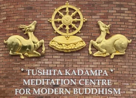 Tushita Kadampa Meditation Centre: Buddhist symbols on the outside of the temple