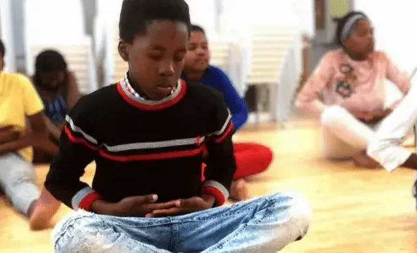 Children meditating at the centre